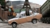 Automobil Moskvici din era sovietică la uzina de casare Vtormet de la periferia Moscovei, 30 ianuarie 2013.