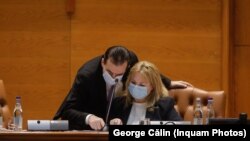 Ludovic Orban și Anca Dragu au avut discuții despre cum se poate forța un vot pentru moțiunea de cenzură. Imagine generică cu președintele Camerei Deputaților (stânga) și președintele Senatului (dreapta), 2021. 