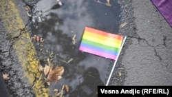 LGBT zastavica na Paradi ponosa u Beogradu (septembar 2017. godine)