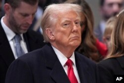 Donald Trump nu a părut încântat de rugămintea episcopului care i-a cerut să aibă milă de migranți, de refugiați și de copiii LGBT. Washington, 21 ianuarie.