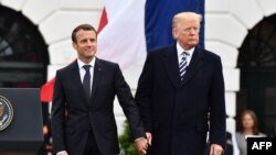 Francuski predsednik Emanuel Makron sa Donaldom Trampom u Beloj kući, tokom Trampovog prvog mandata kao predsednika SAD, 24. aprila 2018. 