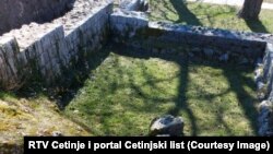 Revoltirani građani su uklonili vijenac koji su postavili Krivokapić i delegacija Vlade.