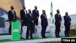 Izborni kandidati Stranke demokratske akcije sa zaštitnim maskama, tokom predstavljanja u Sarajevu 16. oktobra 2020.
