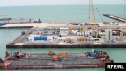 Шельф Каспийского моря. Остров Д на месторождении Кашаган. 