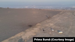 Locul exploziei unei drone rusești, căzută pe un câmp din apropiere de Ceadîr-Lunga, pe 13 februarie. 