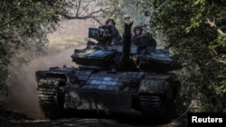 Украински сили во тенк, Донецк, 28 септември.