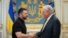 Presidenti ukrainas, Volodymyr Zelensky, takohet me të dërguarin e posaçëm amerikan për Ukrainën, Keith Kellogg, në Kiev, Ukrianë, 14 korrik. 