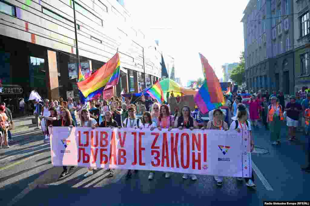 Parada kroz glavne ulice Sarajeva.