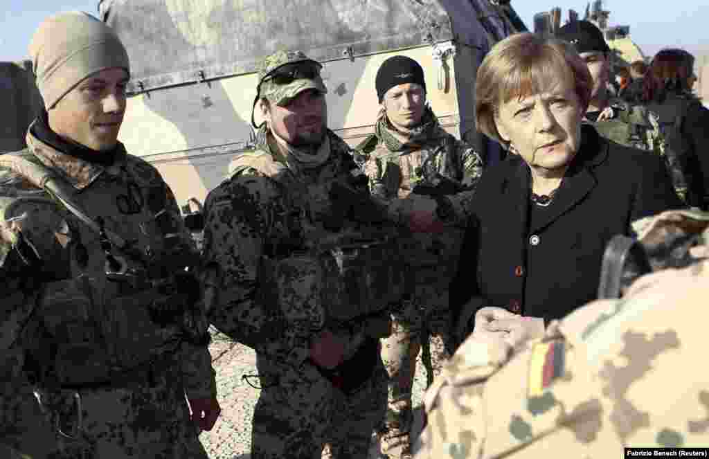 За време на нејзината посета на Авганистан на 18 декември 2010 година