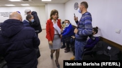 Valjdete (Valdete) Daka, predsednica Centralne izborne komisije Kosova, 21. januara 2020. uoči odluke ovog tela o potvrđivanju kandidatura za vanredne parlamentarne izbore raspisane za 14. februar. 