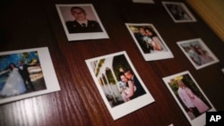 Három éve van fogságban Olga férje, Ruszlán. A nő kijevi lakásának fala tele van a kettejükről készült képekkel.