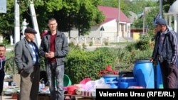 Piață improvizată la Tocuz