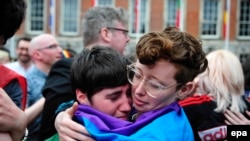 La 23 mai 2015, Irlanda a fost prima țară care a aprobat prin referendum - nu prin parlament - căsătoriile gay, după un proces de intense dezbateri în societate.