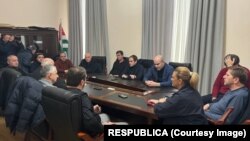 შეხვედრა "პარლამენტის" შენობაში. სოხუმი, 18 ნოემბერი, 2024.