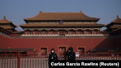 Obezbjeđenje nosi maske, Zabranjeni grad, Peking