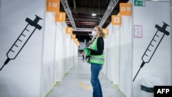 Спортна зала в Берлин е превърната в център за масова ваксинация.