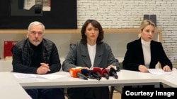 ფოტო არქივიდან: (მარცხნიდან) სანდრო ბარამიძე, ეკა გიგაური, ნინო ლომჯარია