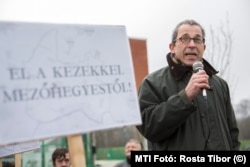 Bodnár Zoltán, a Terézvárosi Vagyonkezelő vezérigazgatója még mint a Liberálisok ügyvivője egy tüntetésen 2015-ben