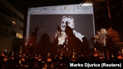 Protesti ispred sedišta državne televizije u Budimpešti 17. decembra.