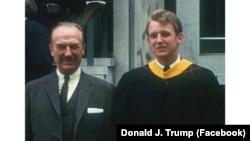 Donald Trump sa ocem Fredom Trumpom, nakon diplomiranja 1968.