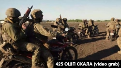 Учения на мотоциклах 425-го отдельного штурмового полка ВСУ "Скала"