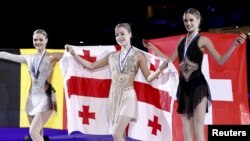 ლუნა ჰენდრიქსი, ანასტასია გუბანოვა და კიმი რეპონდი, ევროპის ჩემპიონატი, ფინეთი, 28 იანვარი, 2023 წელი