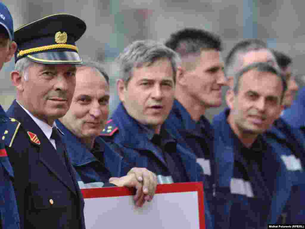 Postrojavanje Vatrogasne brigade, Foto: Midhat Poturović