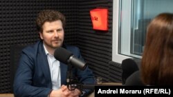 Dan Perciun, ministrul Educației, în studioul Europei Libere.