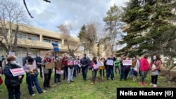 На протеста във Варна дойдоха около 100 руски граждани.