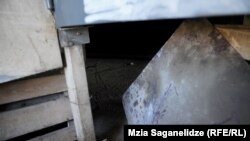 სივრცე, საიდანაც, სავარაუდოდ, ბიჭი წყლისა და მიწის მასაში აღმოჩნდა