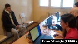 Vlasti su počele izdavanje legitimacija izbeglicama