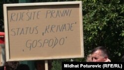 Sa jednog od protesta radnika Krivaje, juli 2010, foto: Midhat Poturović