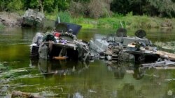 Vehicule blindate ale armatei ruse au fost capturate de armata ucraineană în regiunea Harkov, 11 septembrie 2022.