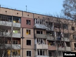 Apartamente distruse în atacul rusesc din Krivoi Rog, pe 4 aprilie 2025.