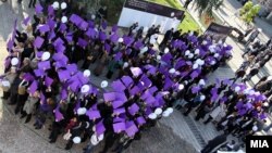 ]Një marsh në Shkup në Ditën Ndërkombëtare të Eleminimit të Dhunës ndaj grave. Fotografi nga arkivi.