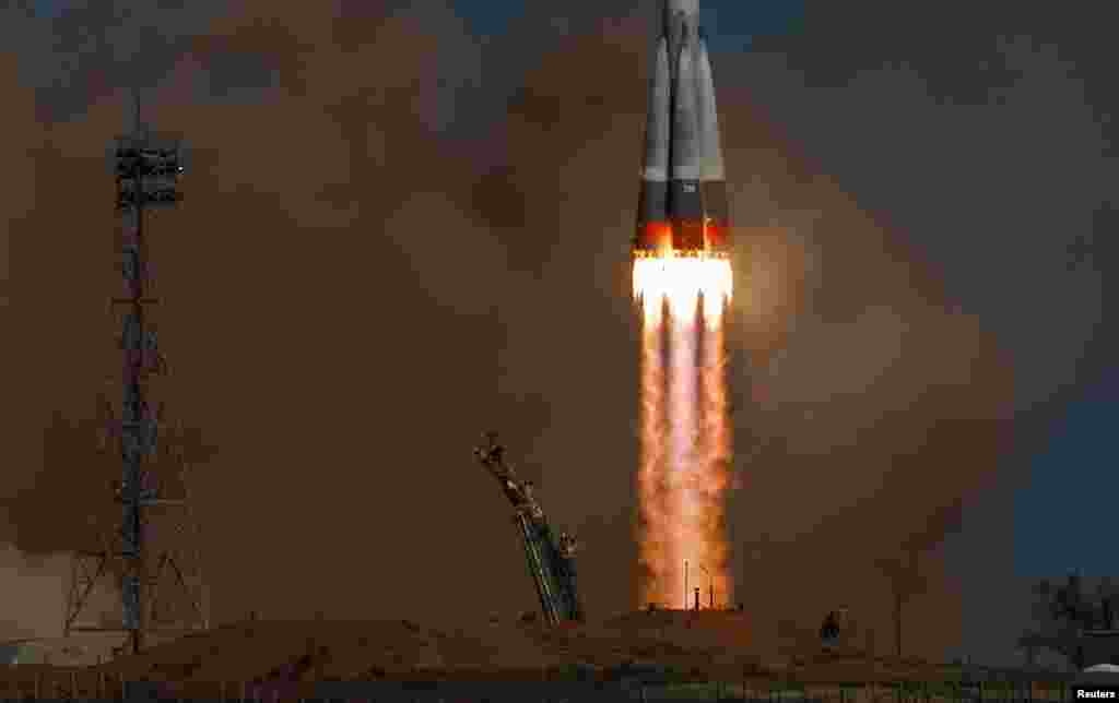 Ruska letjelica Soyuz MS-27 lansira se prema Međunarodnoj svemirskoj stanici s lansirne rampe na kosmodromu Bajkonur u Kazahstanu.