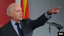 Посредникот Метју Нимиц