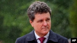 Nicușor Dan a fost ales președinte al României în mai 2025, după ce alegerile prezidențiale din 2024 au fost anulate din cauza unor suspiciuni de interferențe externe, manipulări digitale și finanțări ilegale care au afectat procesul electoral. 