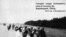 Голодні люди залишають села в пошуках їжі. Харківщина, 1933 р. Фото інж. А. Вінерберга<br /> (Фото з виставки «Розсекречена пам'ять: Голодомор 1932-1933 років в Україні в документах ГПУ-НКВД»Голодомор, голод, 1933)
