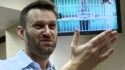 Навальный разговаривает с братом