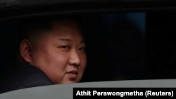 Kim Džong Un sjeo je u blindirani automobil nakon što je željeznicom došao do stanice Dong Dang