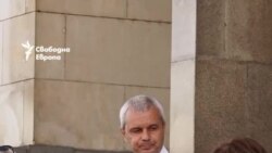 "Да свалим "урсулите". Протест срещу еврото с руски знамена поиска оставка на правителството