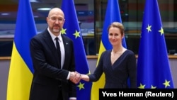 Премьер-министр Украины Денис Шмыгаль и глава европейской дипломатии Кая Каллас, Брюссель, 9 апреля 2025 года