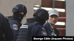 Fostul director adjunct al spionajului din R. Moldova, Alexandru Bălan, a fost adus la DIICOT pentru audieri.