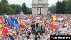 Ample proteste la Chișinău împotriva corupției și hoției guvernanților