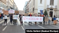 Zebraszerda a Ferenciek terén 2024. november 27-én