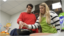 „Vrem să-i învățăm să se descurce singuri când părinții nu vor mai fi”. Atelier vocațional pentru adulții cu autism