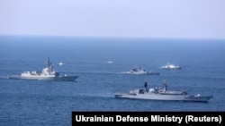 Nave în formație în timpul exercițiului Sea Breeze 