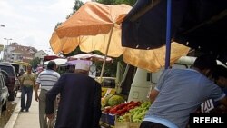 Пазарџии низ кумановските улици 