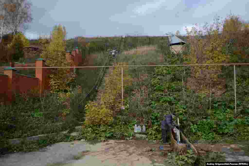 Акинский родник. Жители Дербышек и окрестных поселков приезжают сюда за водой.